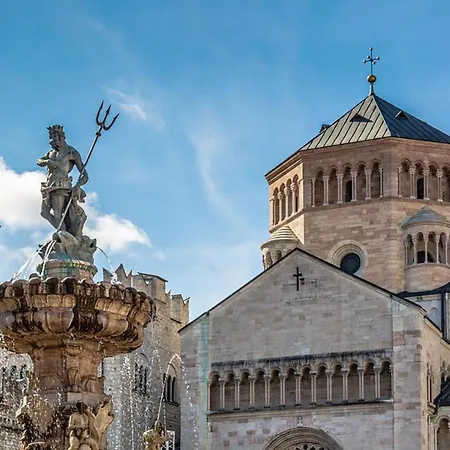 Appartamento Comodo [trento Centro] Il Duomo Bianco *